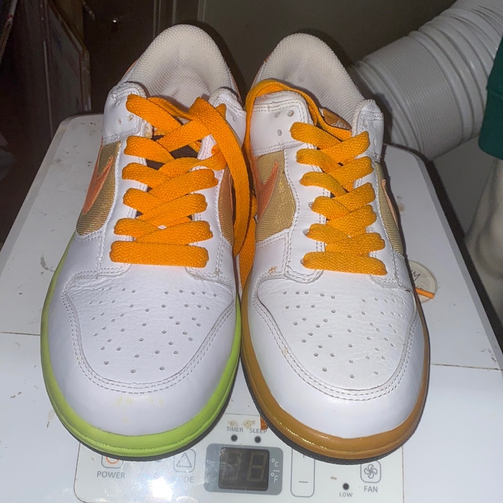 Nike sneakers 9 1/2